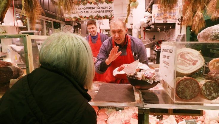 Menoni, un secolo di “ciccia” al mercato di Sant'Ambrogio a Firenze: “Tradizione e qualità ecco il nostro segreto”