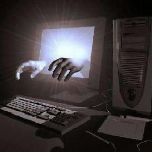 "Il governo degli Stati Uniti pu&ograve; spiare i computer di tutto il mondo"