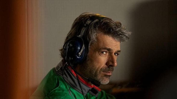 Luca Argentero, non solo attore: “Il caffè sospeso, i libri per i figli e la lezione della montagna”