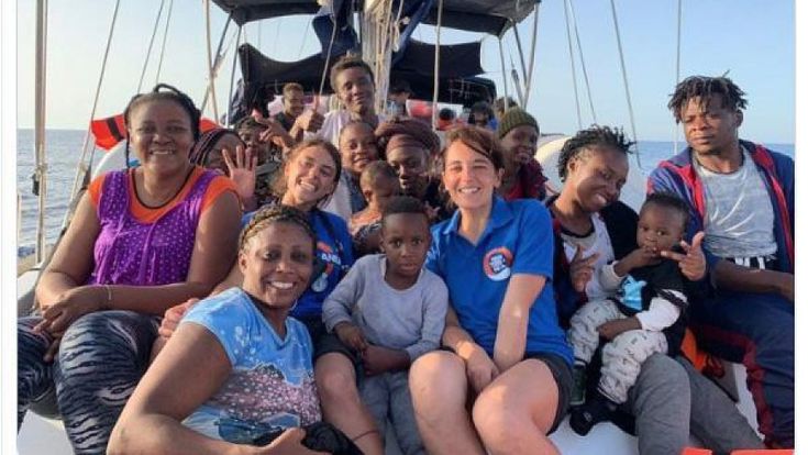 Sulla nave Alex con 54 profughi salvati dal mare