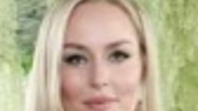 Lindsey Vonn in piedi ed elegantissima per il Met Gala. E in hotel azzarda anche un balletto