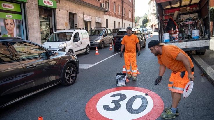 Mappe, multe, autovelox e regole: tutto quello che dovete sapere sul limite dei 30 all’ora