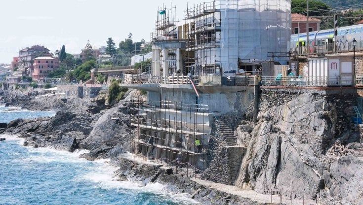 Genova, la riapertura della Marinella di Nervi bloccata da una veranda