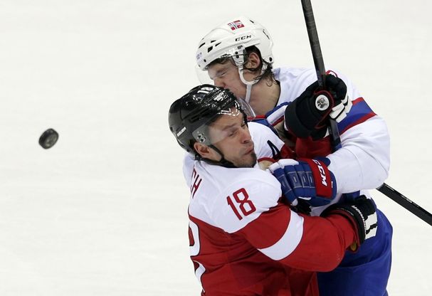 Sochi 2014, scontri sul ghiaccio. Lo spettacolo dell'hockey
