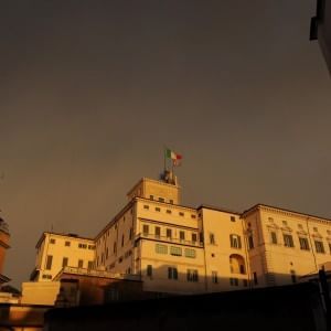 Alla ricerca di una terza via tra Berlusconi e  fronda dem