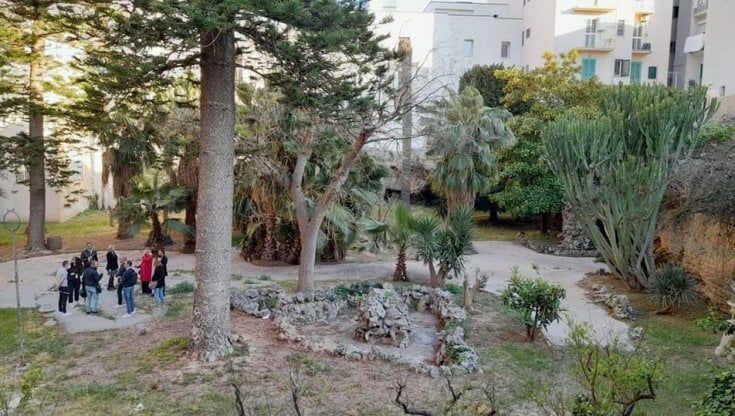 Monopoli, rinunciano alla villa-giardino di famiglia per donarla al Comune: "È un luogo di ricordi felici per tante persone"