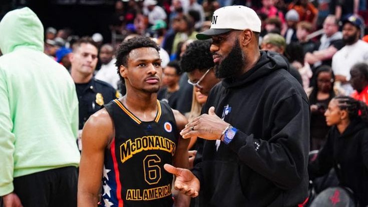 Basket Nba, i Lakers scelgono Bronny James: giocherà insieme a papà LeBron