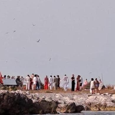 Strega, in gara anche la moda. Isola delle femmine femministe