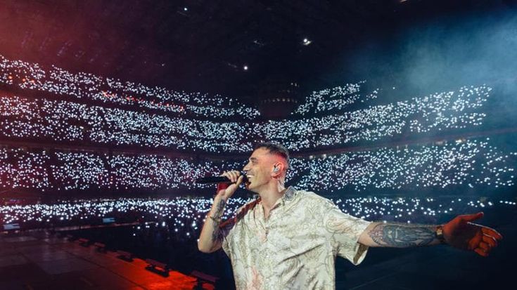Marracash, il triplo live è un viaggio interiore: Marra Palazzi25 grande festa con i fan