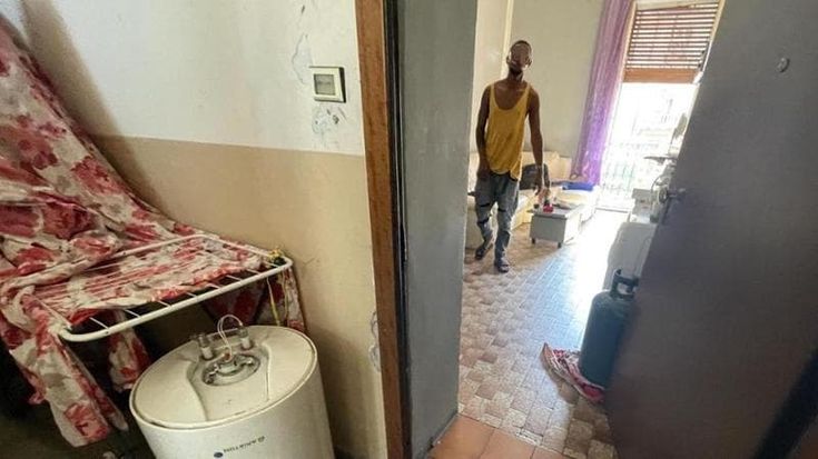 La Regione contro i ras delle soffitte: “Espropriamo i tuguri per trasformarli in case popolari”