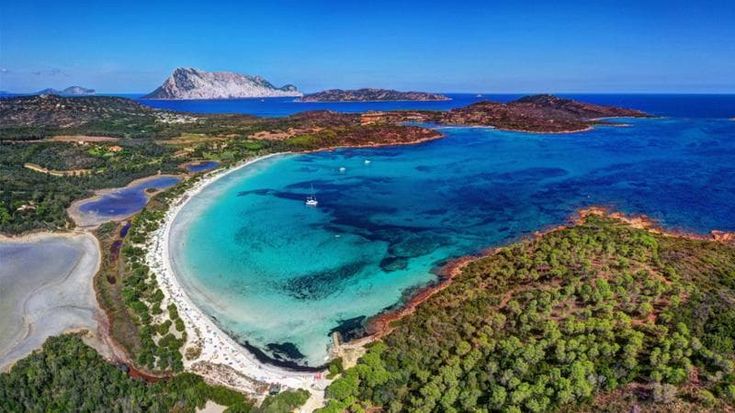 Sardegna: tra natura, cultura e tradizioni l’isola conquista i cuori degli italiani
