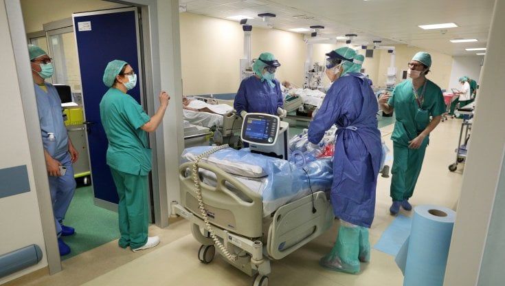 Coronavirus in Piemonte, il bollettino: un centinaio di ricoverati in meno nei reparti Covid ma 3 in più nelle terapie intensive