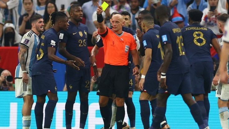 L'arbitro della finale Mondiale contro la Francia: "Mi avete dato 2 in pagella per il gol di Messi, ma guardate questa foto"
