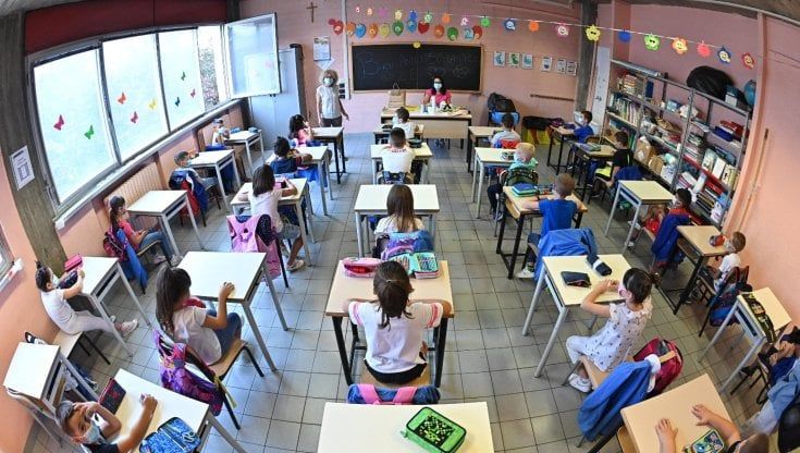 Scuola, allo studio il taglio della quarantena per gli studenti vaccinati