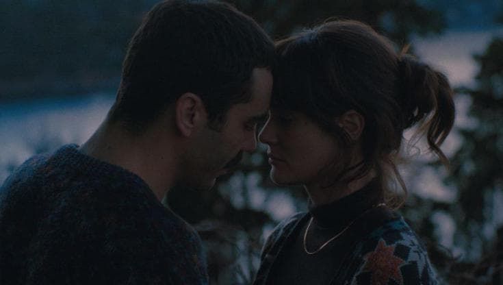 “È un mondo difficile”, nella commedia romantica spunta Tonino Carotone. “Le verità di una canzone”
