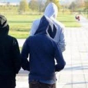 Baby gang a Milano, rapine e sequestri a coetanei: due minorenni e un 18enne arrestati e trasferiti in comunità