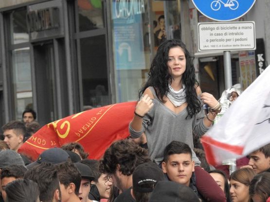 Sciopero Usb a Napoli, slogan contro il governo Renzi