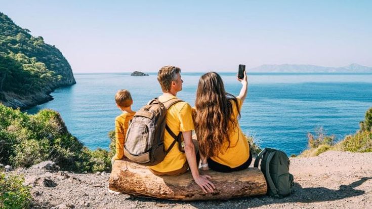 Agosto, arriva il caro-vacanza. A una famiglia tipo costa 2.325 euro, il 70-80% di una mensilità