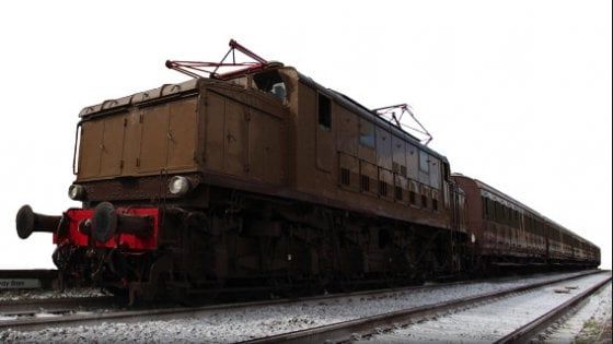  Reggia Express: da Napoli alla Reggia di Caserta con un treno d’epoca