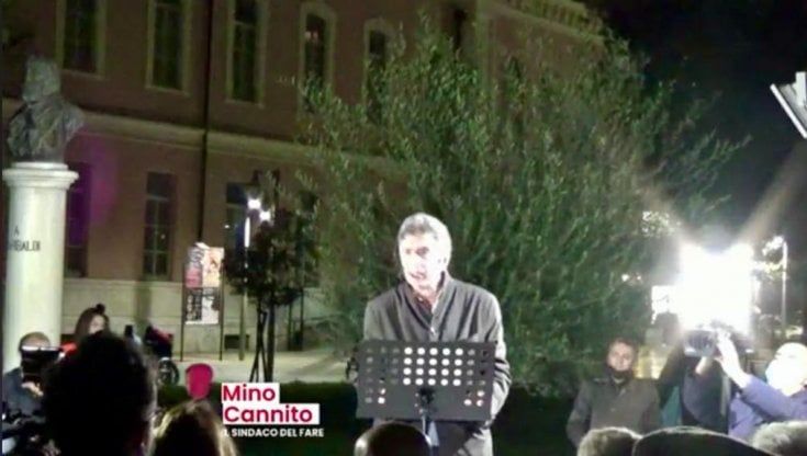 Barletta, l'ex sindaco Cannito sfida il dem Caracciolo dopo la sfiducia: "Dimettiti da consigliere regionale e candidati alle comunali"