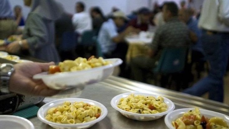 Ceriale, la battaglia della mensa nel centro di accoglienza