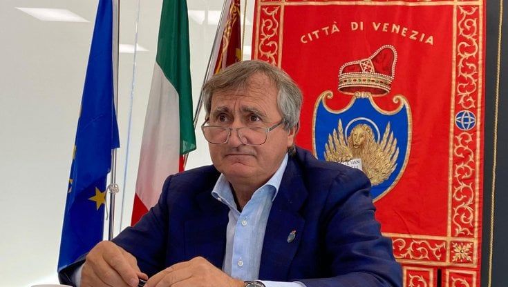 Venezia, malore per il sindaco Brugnaro: ricoverato in ospedale