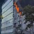 Kiev, droni russi colpiscono una clinica: l'edificio in fiamme dopo il raid in pieno giorno