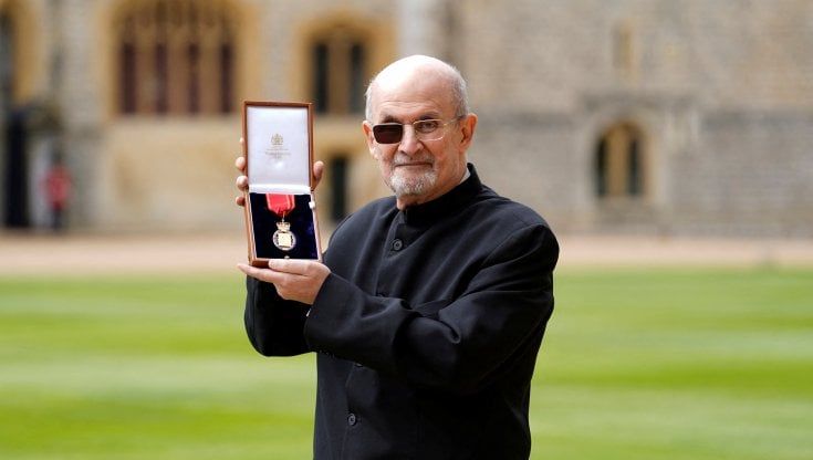 Salman Rushdie: "Sto scrivendo un nuovo libro sul mio attentato"