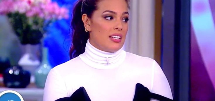 Ashley Graham si confessa: "Anche io molestata a 17 anni"