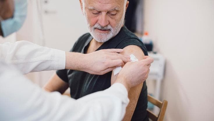 Virus sinciziale, l’Ue approva vaccino a mRna per over 60