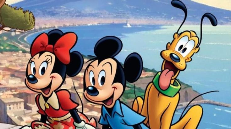 “Topolino”, ecco la copertina speciale per il Comicon con i personaggi Disney affacciati sul Golfo di Napoli
