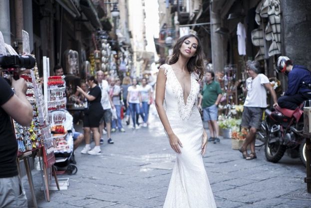 Prove di matrimonio con Madalina Ghenea in centro storico a Napoli