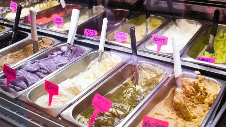 La cara estate dei gelati, stop ai coni per i bimbi e ai gusti a peso d’oro