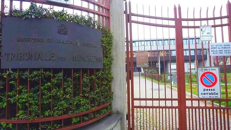 Bimbi tolti alla madre, il Tribunale dei minori: "Non glieli abbiamo 'strappati', c'era un accordo per l'affido"