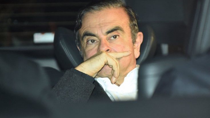 Ghosn-Nissan, lo scontro prosegue: l'ex manager dovrà restituire 5 milioni di stipendi 