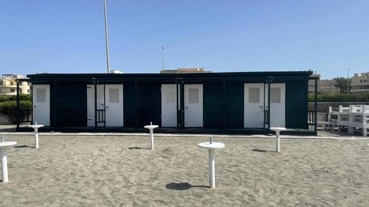 Ostia, dissequestrato parzialmente Il capanno: lo stabilimento dei Giacometti