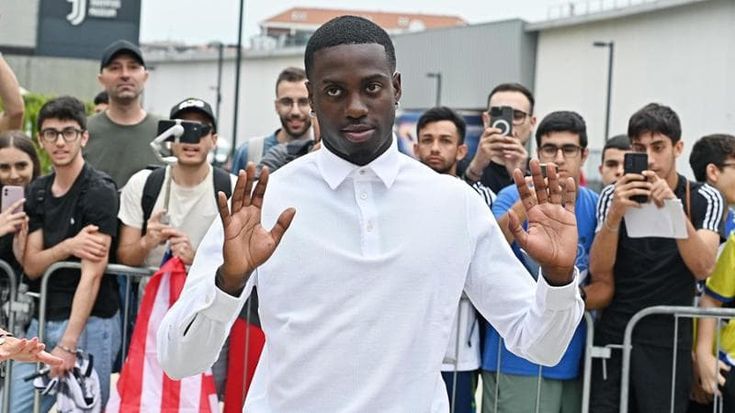 Weah alla Juve, è ufficiale: contratto fino al 2028. “Il mio ruolo preferito? Esterno basso”