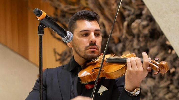 Gennaro Spinelli suona i sinti e i rom: “La mia musica è ricordo”