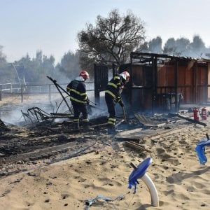Catania, Musumeci in visita alla Playa dopo l’incendio: “Subito un piano di sicurezza”