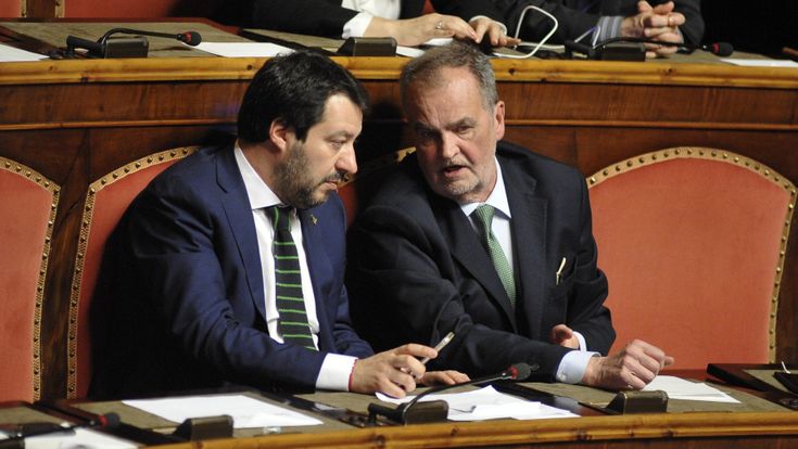 Salvini strappa, destra nel caos Berlusconi: ci tradisce coi grillini 