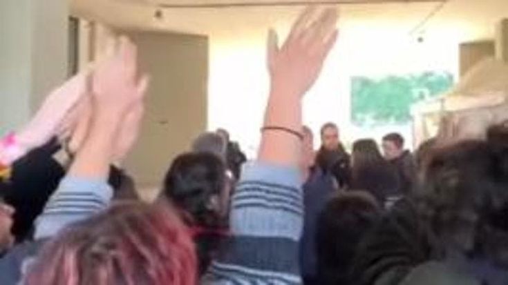 I banchetti degli studenti meloniani alla Welcome week dell’Università, scatta la protesta