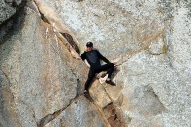 Usa, si arrampica sulla scogliera per la proposta di matrimonio: salvato dall'elicottero 