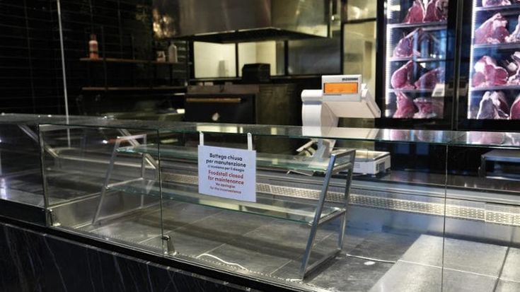 Mercato Centrale, Ats chiude 17 locali: “Carenza di pulizia e presenza diffusa di blatte”