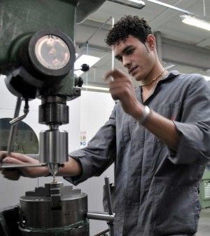 In dieci anni persi 2,3 milioni di occupati tra gli under 35: per l'Italia un costo di 152 miliardi