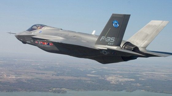 Caccia F35, Pinotti: "In Italia polo di manutenzione europeo"