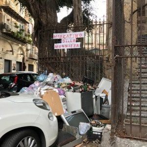 Palermo, città sommersa di discariche