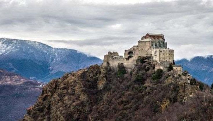 Scalatrice muore cadendo dalla ferrata della Sacra di San Michele