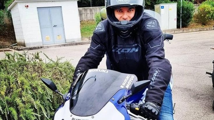 Scontro ai Pratoni del Vivaro, morto motociclista