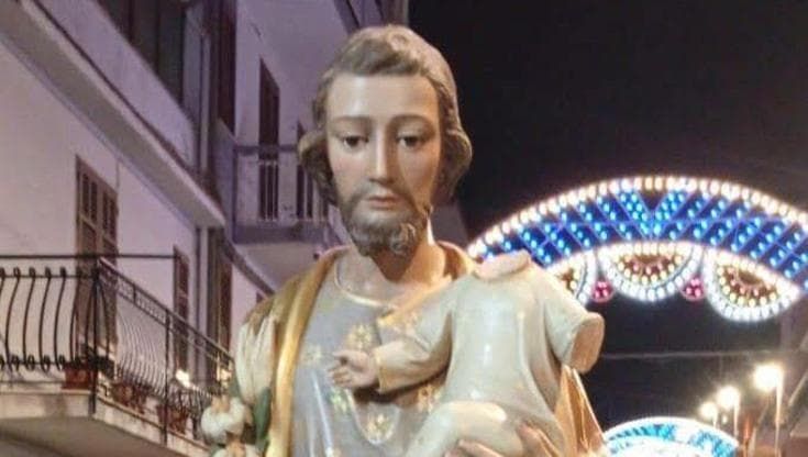 Villafrati, San Giuseppe cade dalla vara durante la processione: ferito un uomo