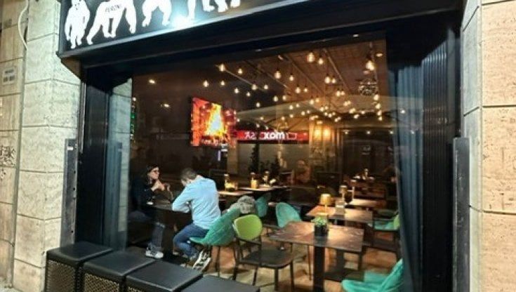 Bari, nel bistrot democratico si paga con il baratto e non c'è obbligo di consumare: "Da Honést porte aperte a tutti"